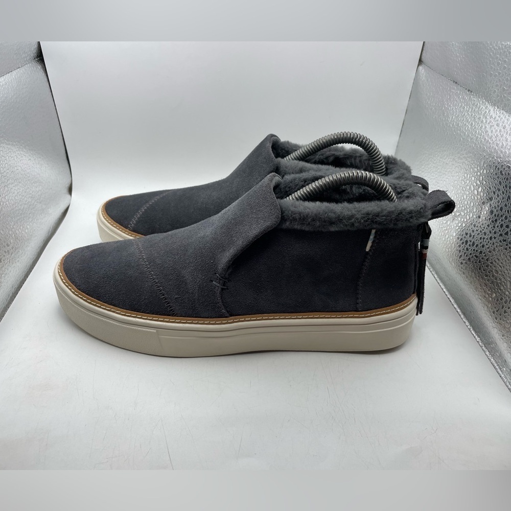 Toms Paxton women’s Gray Suede faux fur lined Slip-On Shoes size 7.5
